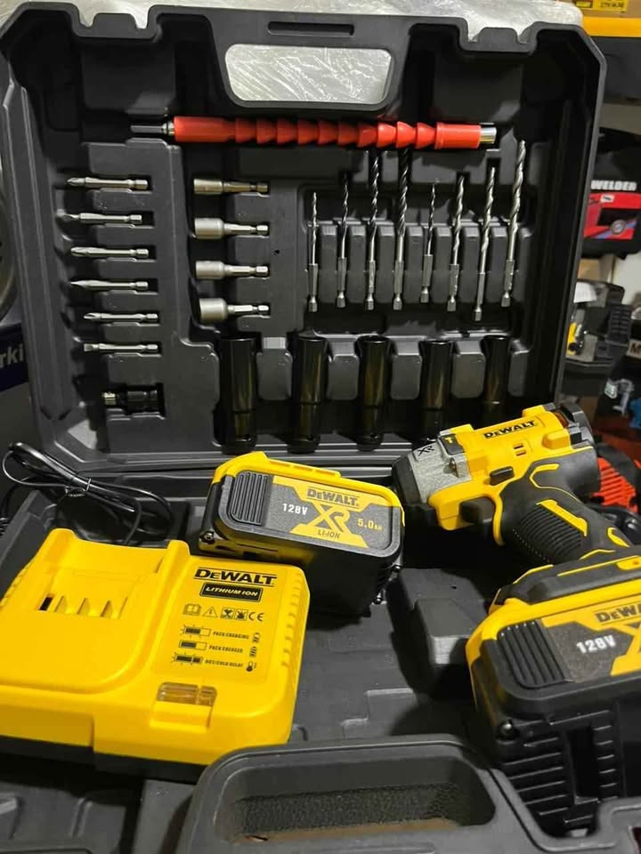 LLAVE DE IMPACTO DEWALT 128V