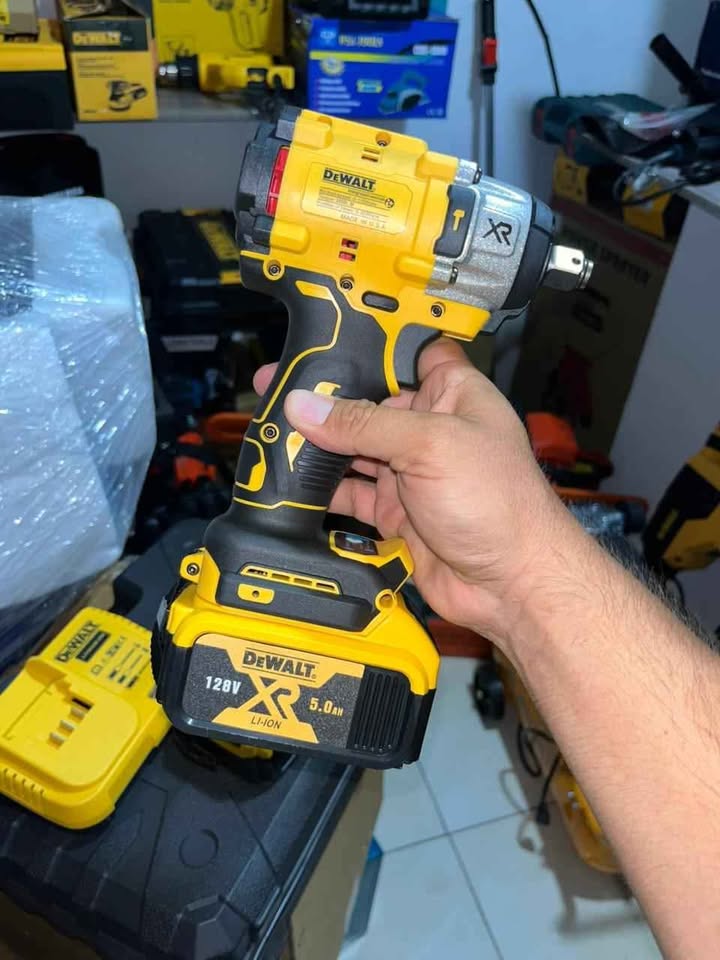 LLAVE DE IMPACTO DEWALT 128V